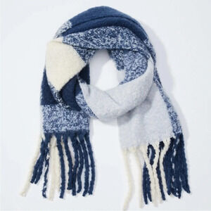 NWOT LOFT Plaid Boucle Scarf